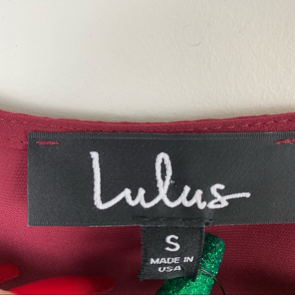 Lulu’s Long Sleeve Satin Burgundy Button Front Blouse Size Small NWT - Picture 7 of 9
